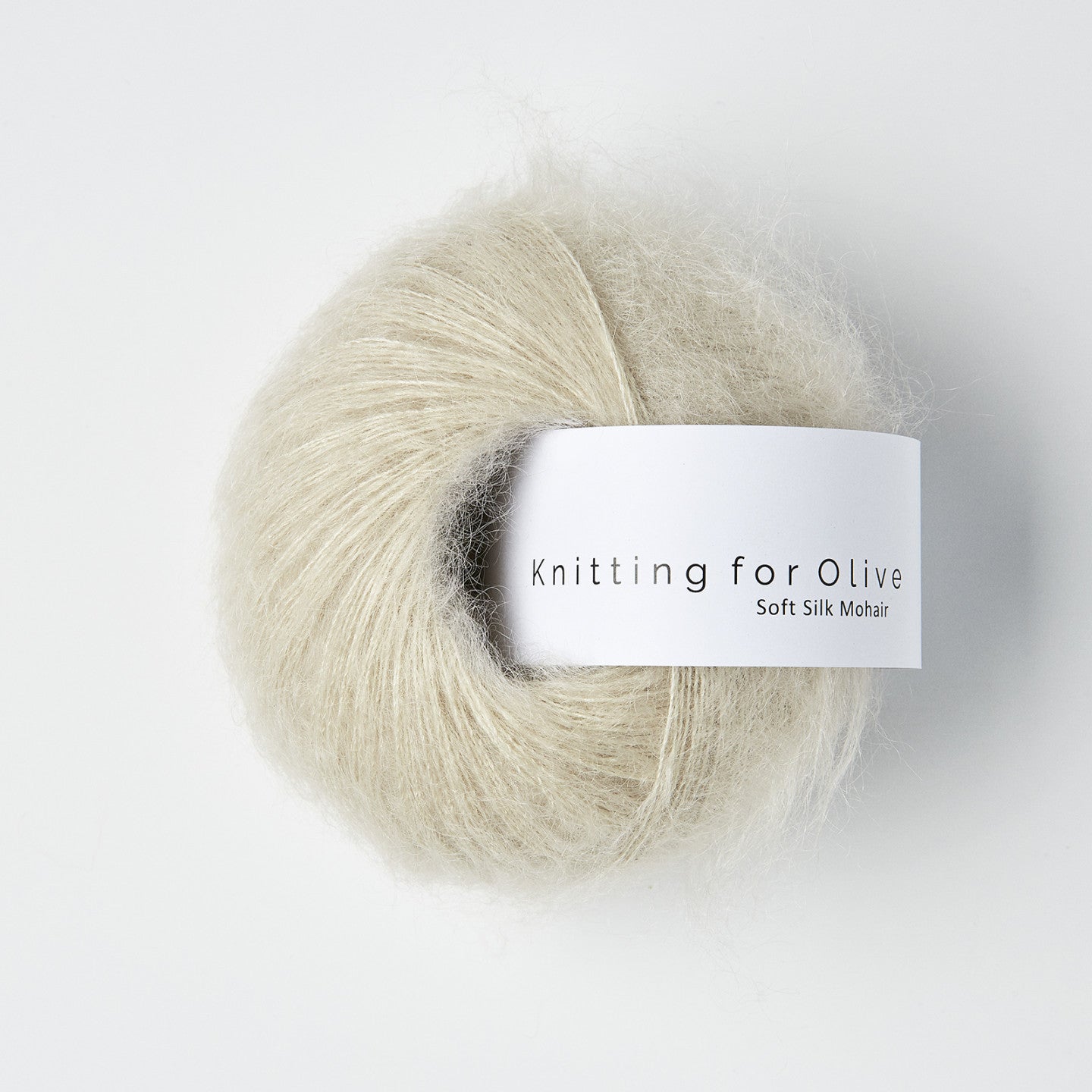 Kuvassa on Knitting for Olive Soft Silk Mohair -lanka (yarn) värissä Marzipan.