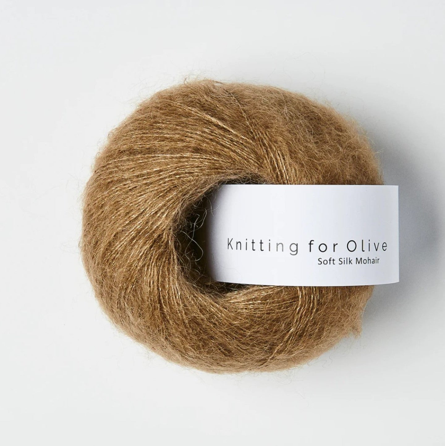 Kuvassa on Knitting for Olive Soft Silk Mohair -lanka (yarn) värissä Nut Brown.