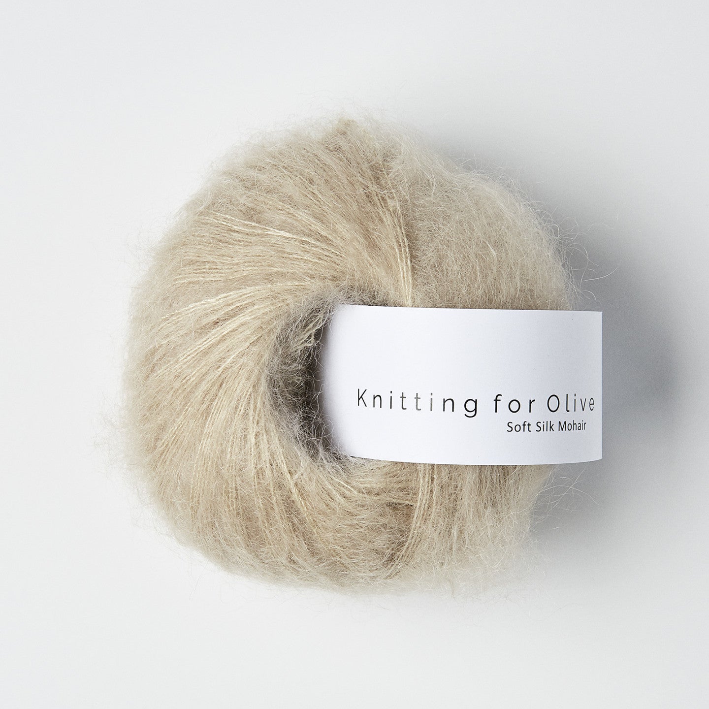 Kuvassa on Knitting for Olive Soft Silk Mohair -lanka (yarn) värissä Oat.