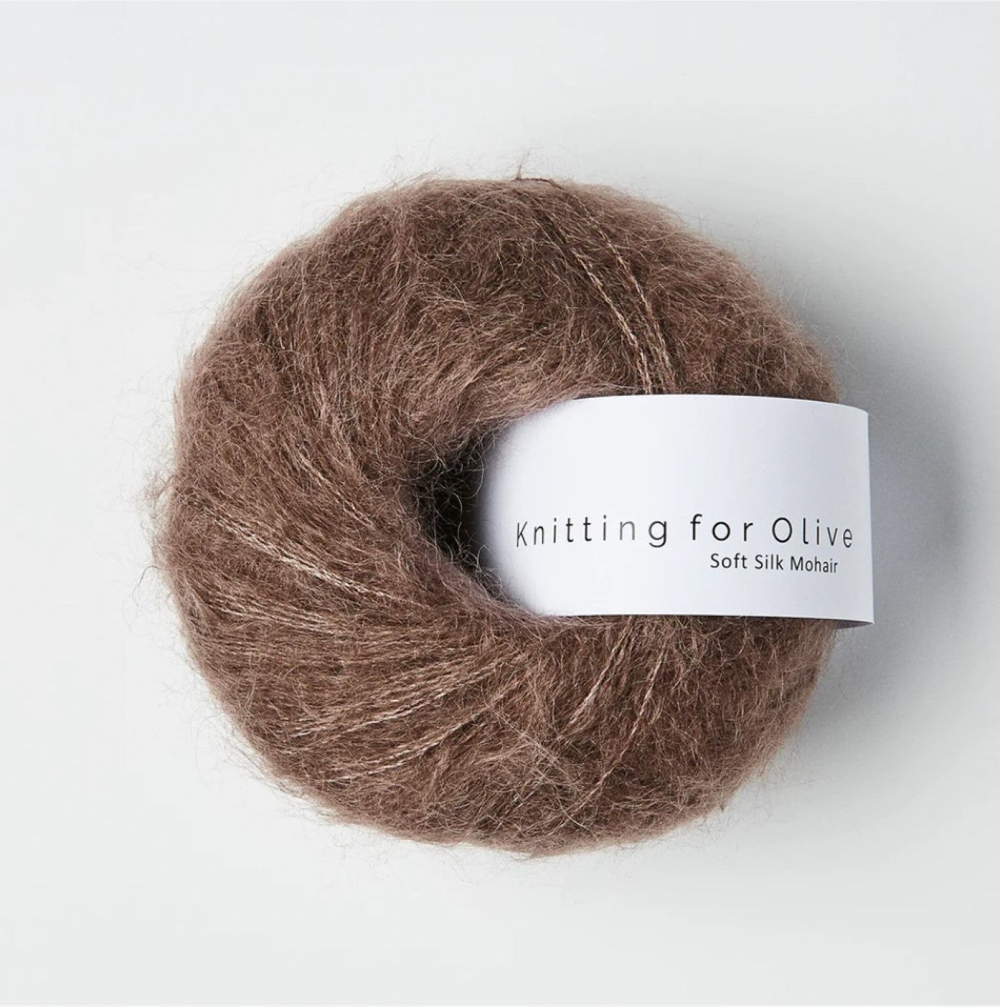 Kuvassa on Knitting for Olive Soft Silk Mohair -lanka (yarn) värissä Plum Clay.