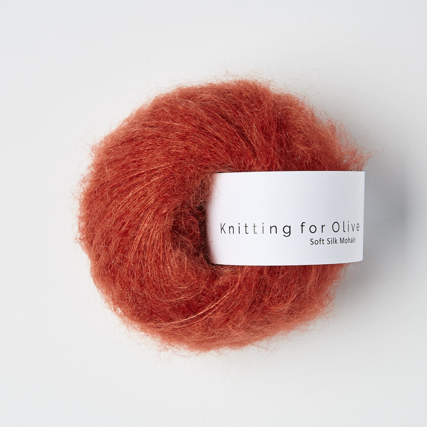Kuvassa on Knitting for Olive Soft Silk Mohair -lanka (yarn) värissä Pomegranate.