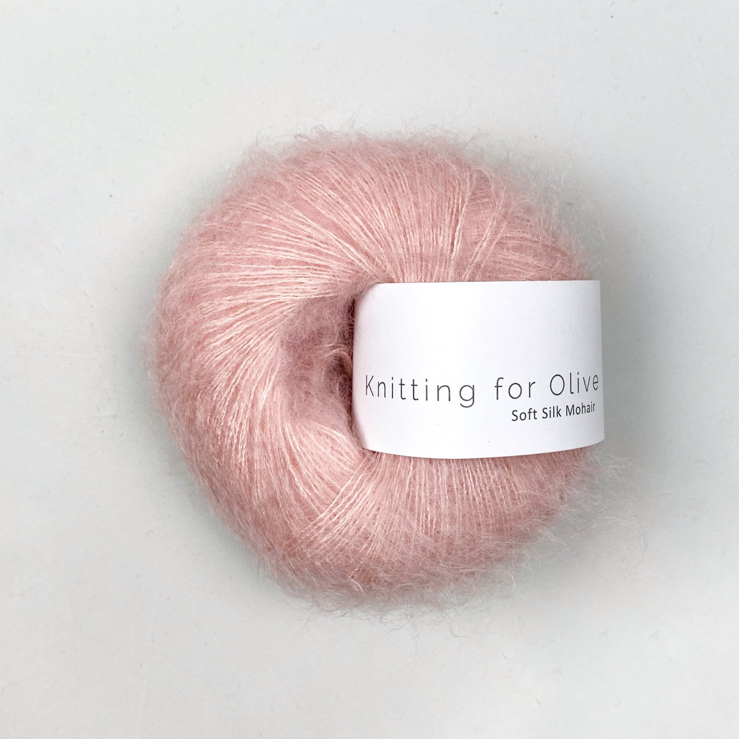 Kuvassa on Knitting for Olive Soft Silk Mohair -lanka (yarn) värissä Poppy Rose.