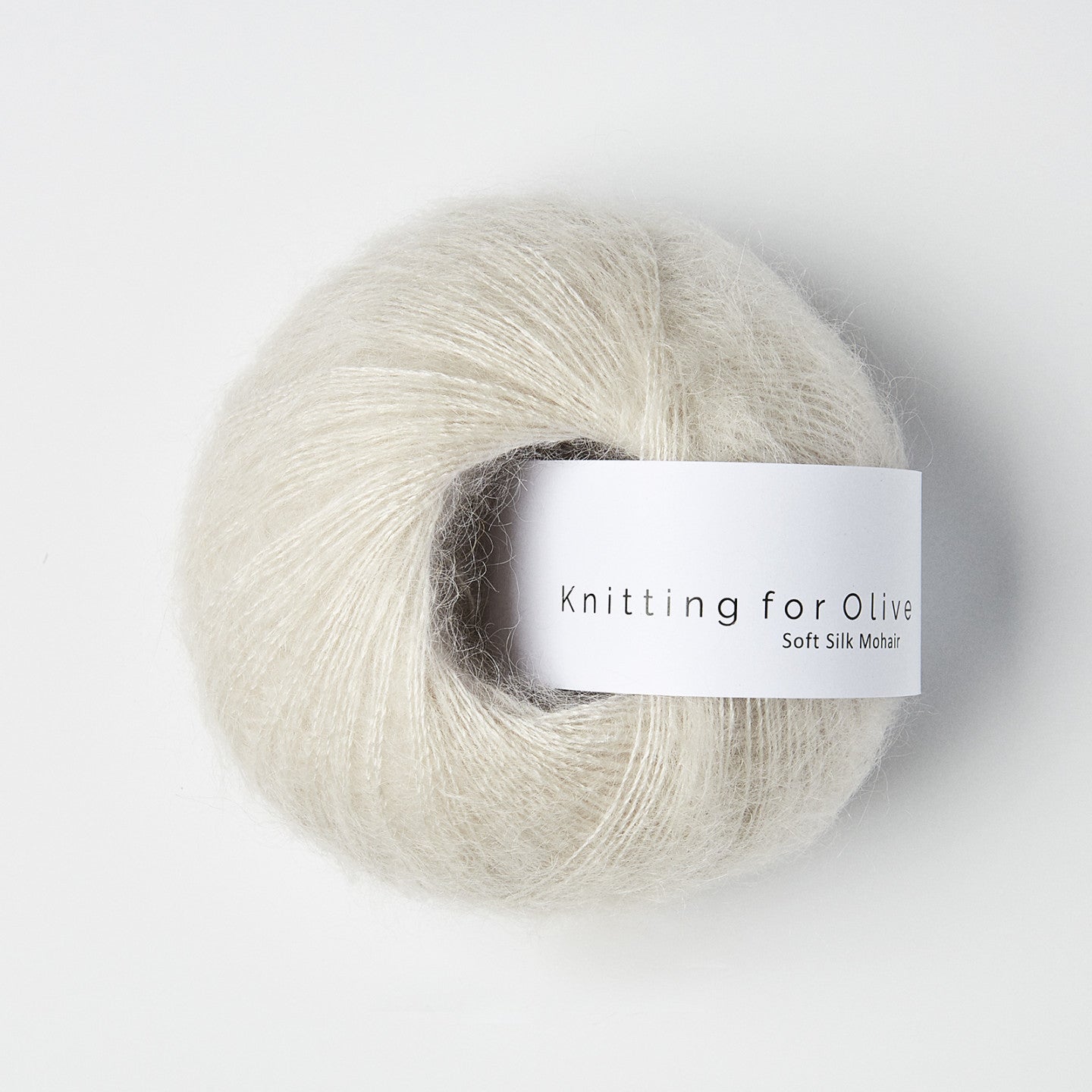 Kuvassa on Knitting for Olive Soft Silk Mohair -lanka (yarn) värissä Putty.