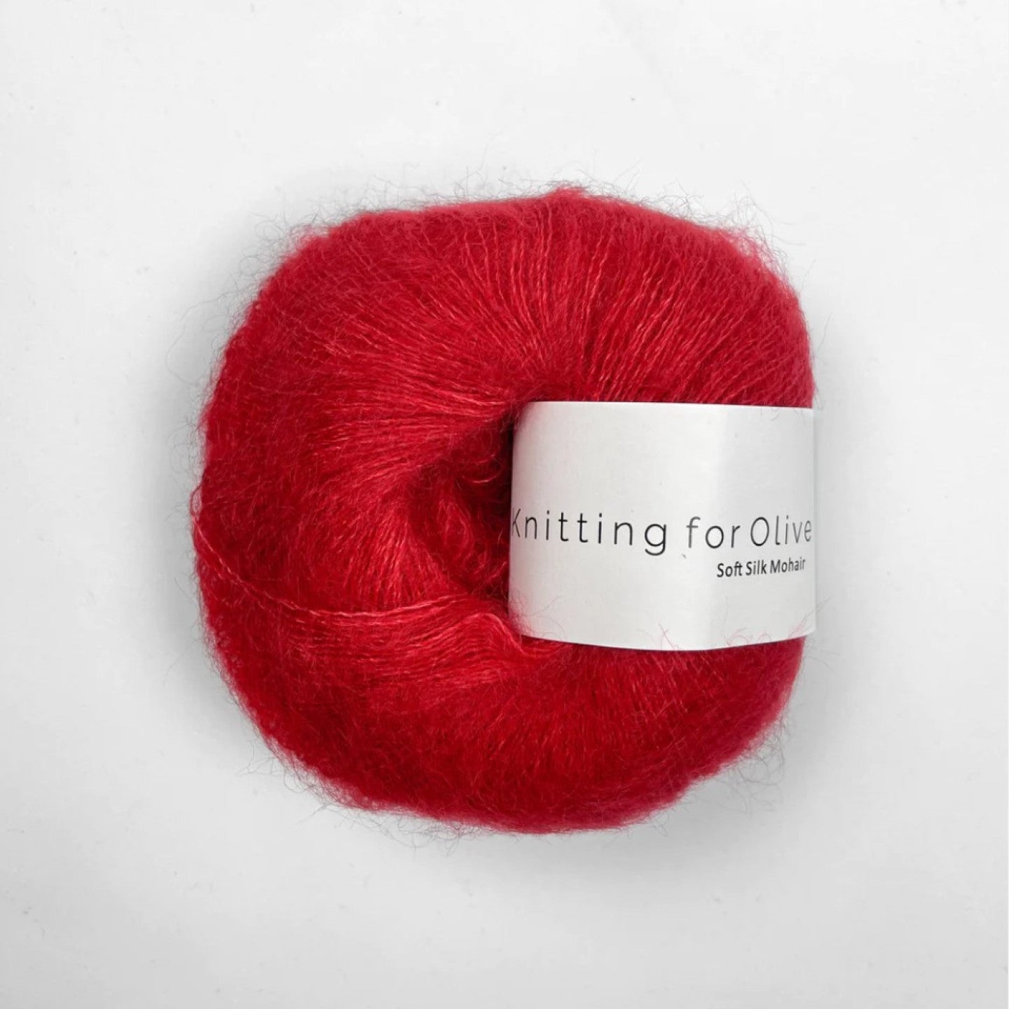 Kuvassa on Knitting for Olive Soft Silk Mohair -lanka (yarn) värissä Red Currant.