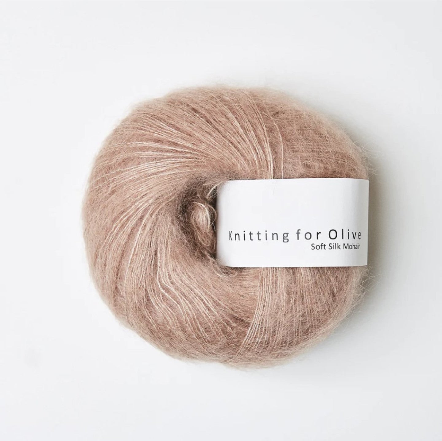 Kuvassa on Knitting for Olive Soft Silk Mohair -lanka (yarn) värissä Rose Clay.
