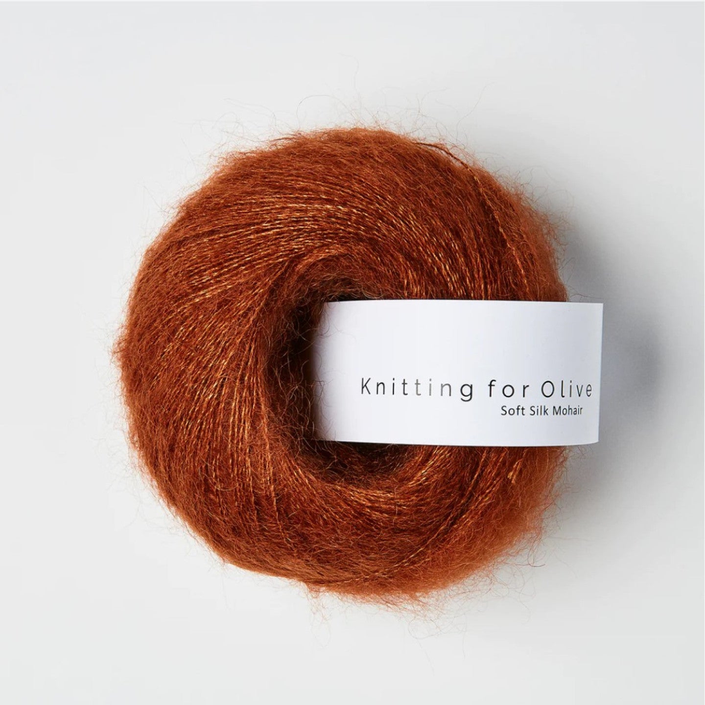 Kuvassa on Knitting for Olive Soft Silk Mohair -lanka (yarn) värissä Rust.