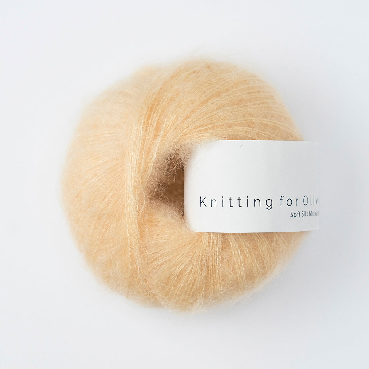 Kuvassa on Knitting for Olive Soft Silk Mohair -lanka (yarn) värissä Soft Peach.