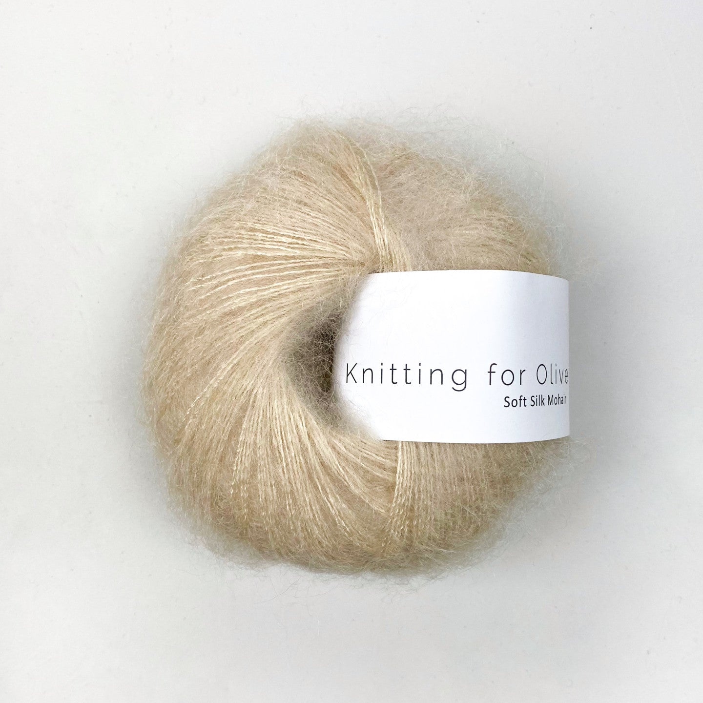 Kuvassa on Knitting for Olive Soft Silk Mohair -lanka (yarn) värissä Wheat.