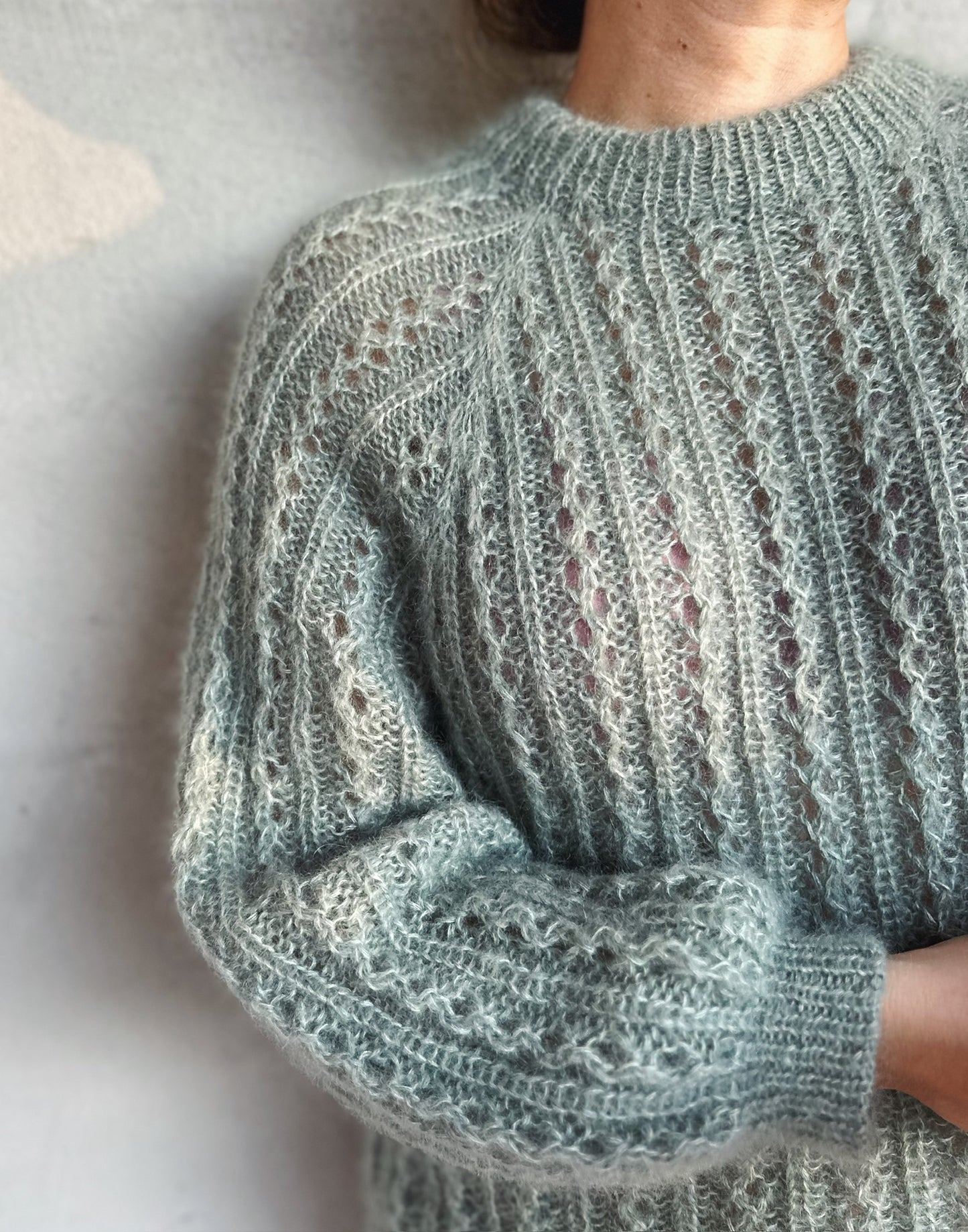 Kuvassa on Knitting for Olive (KFO) Waffle Sweater -neuleohje (pattern).