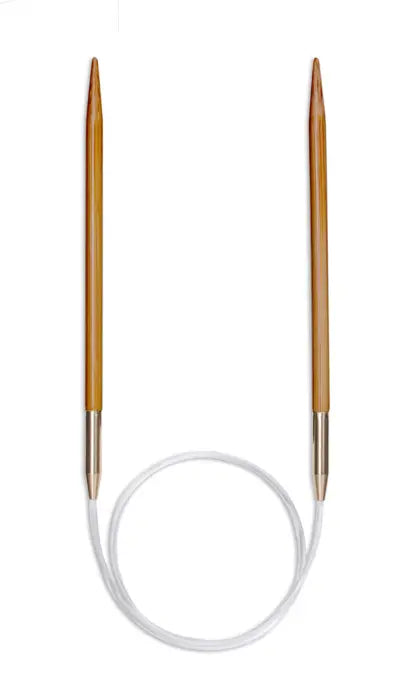 Kuvassa on Koshitsu-merkkiset pyöröpuikot (circular needles).