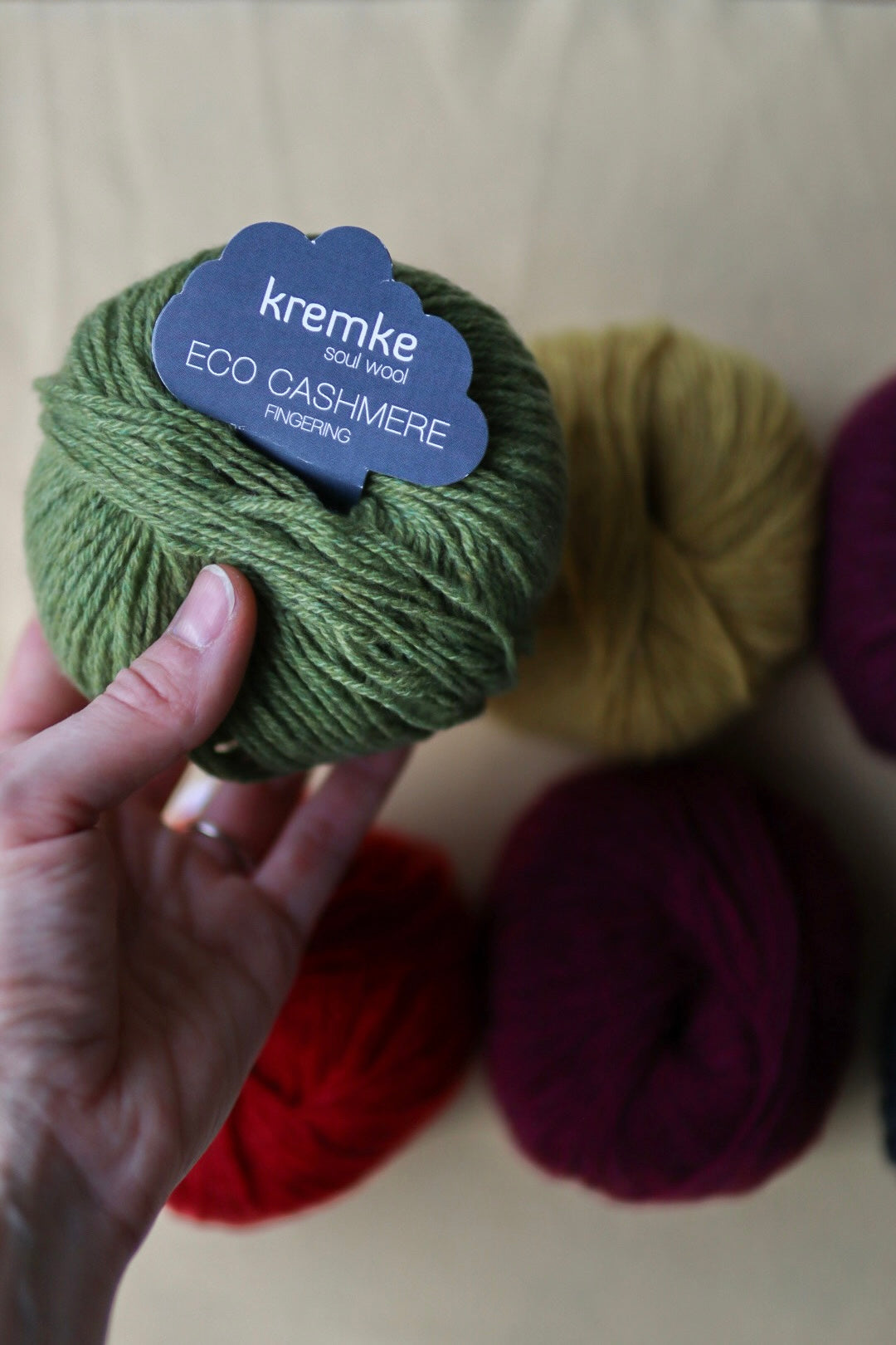 Kuvassa on Kremke Soul Wool Eco Cashmere Fingering -lankoja.