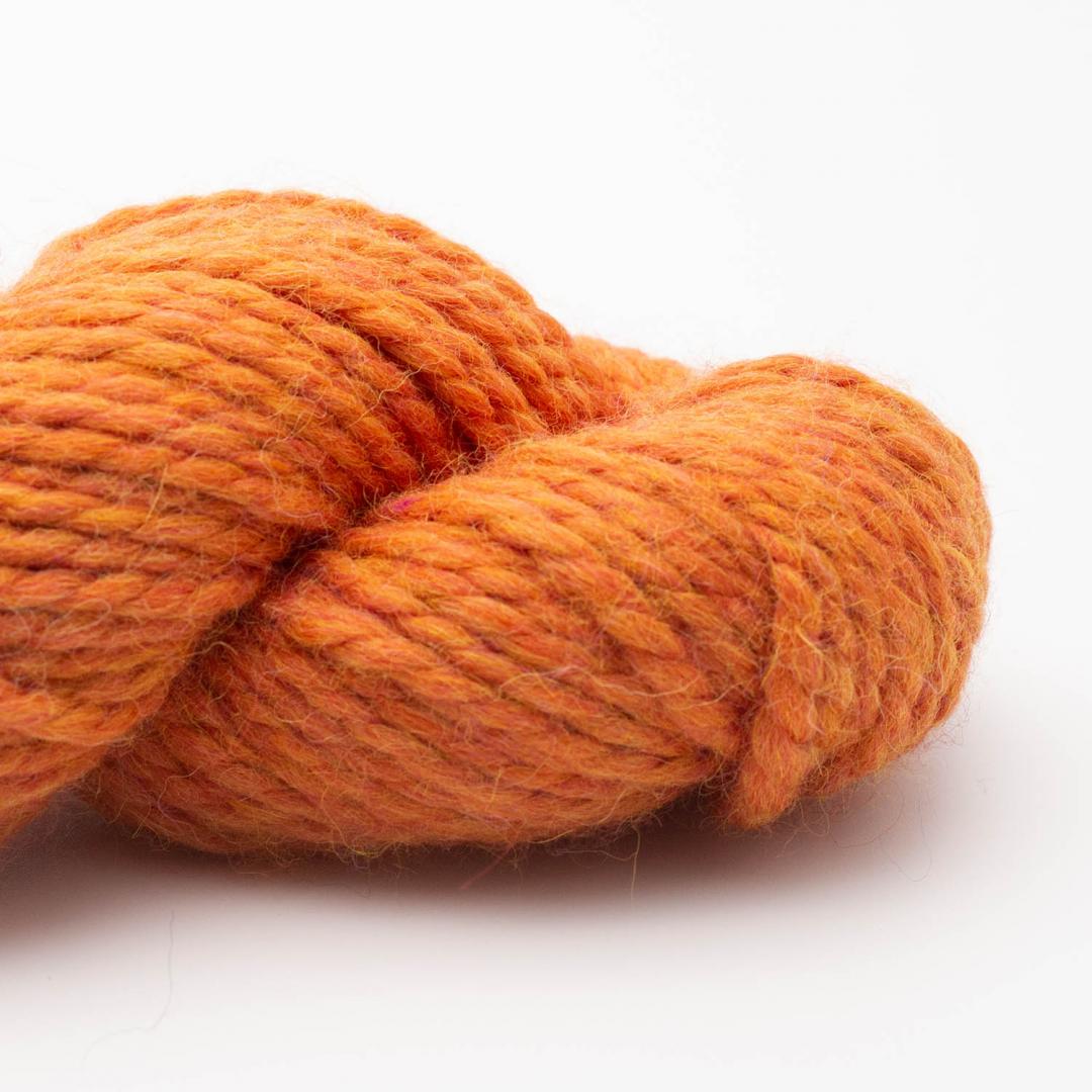 Kuvassa on Kremke Soul Wool Llama Soft -lanka värissä Clementine Melange.