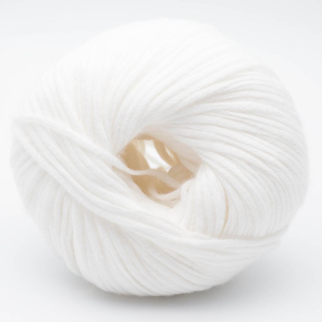 Kuvassa on Kremke Soul Wool Vegan Cashmere -lanka sävyssä Snow White.