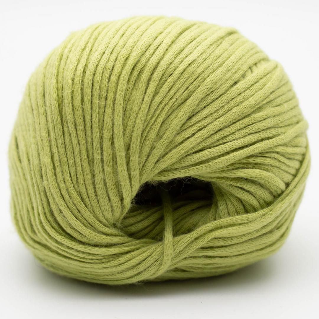 Kuvassa on Kremke Soul Wool Vegan Cashmere -lanka sävyssä Lime Green.