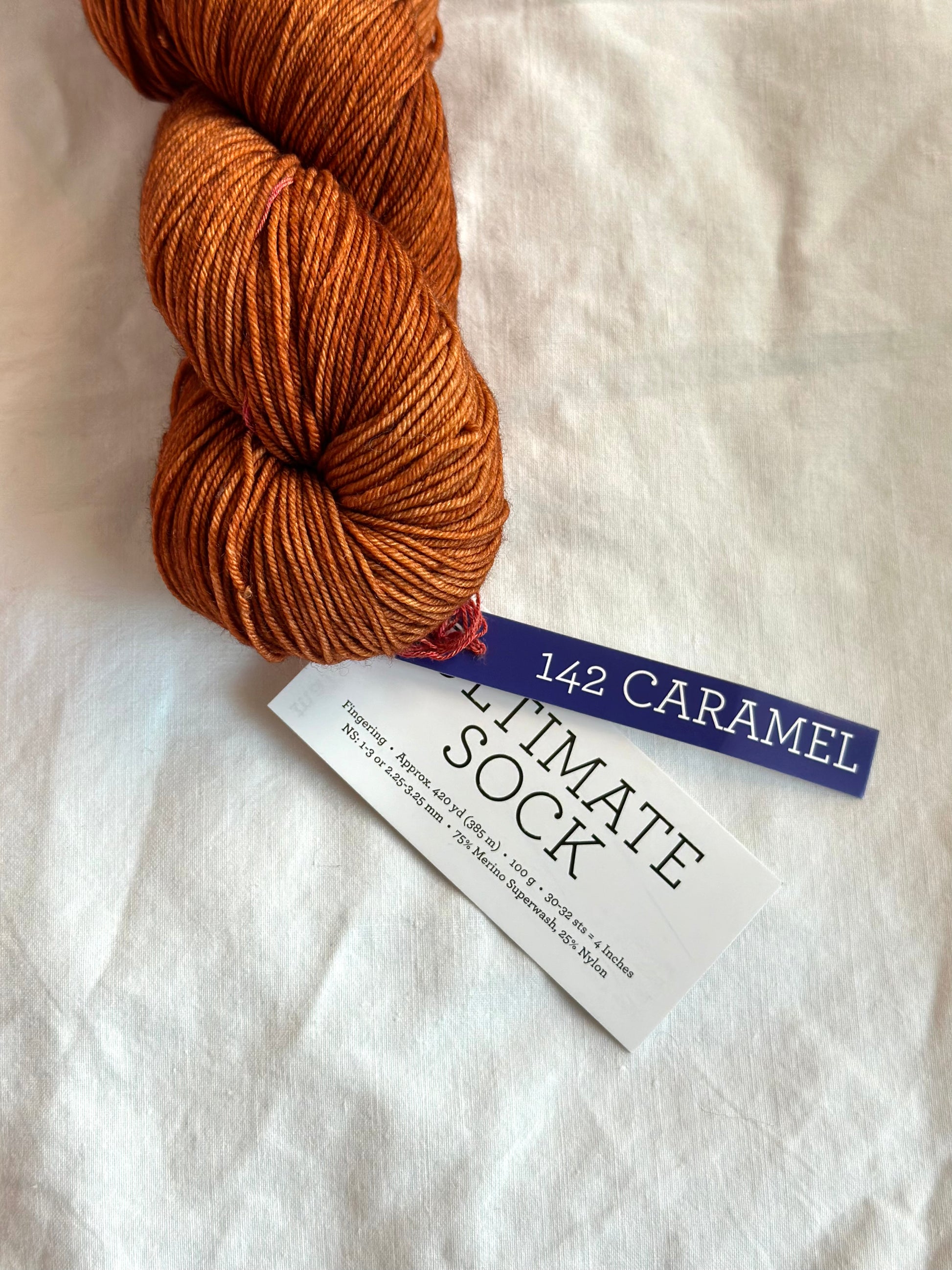 Kuvassa on Malabrigo Ultimate Sock lanka (yarn) värissä Caramel.