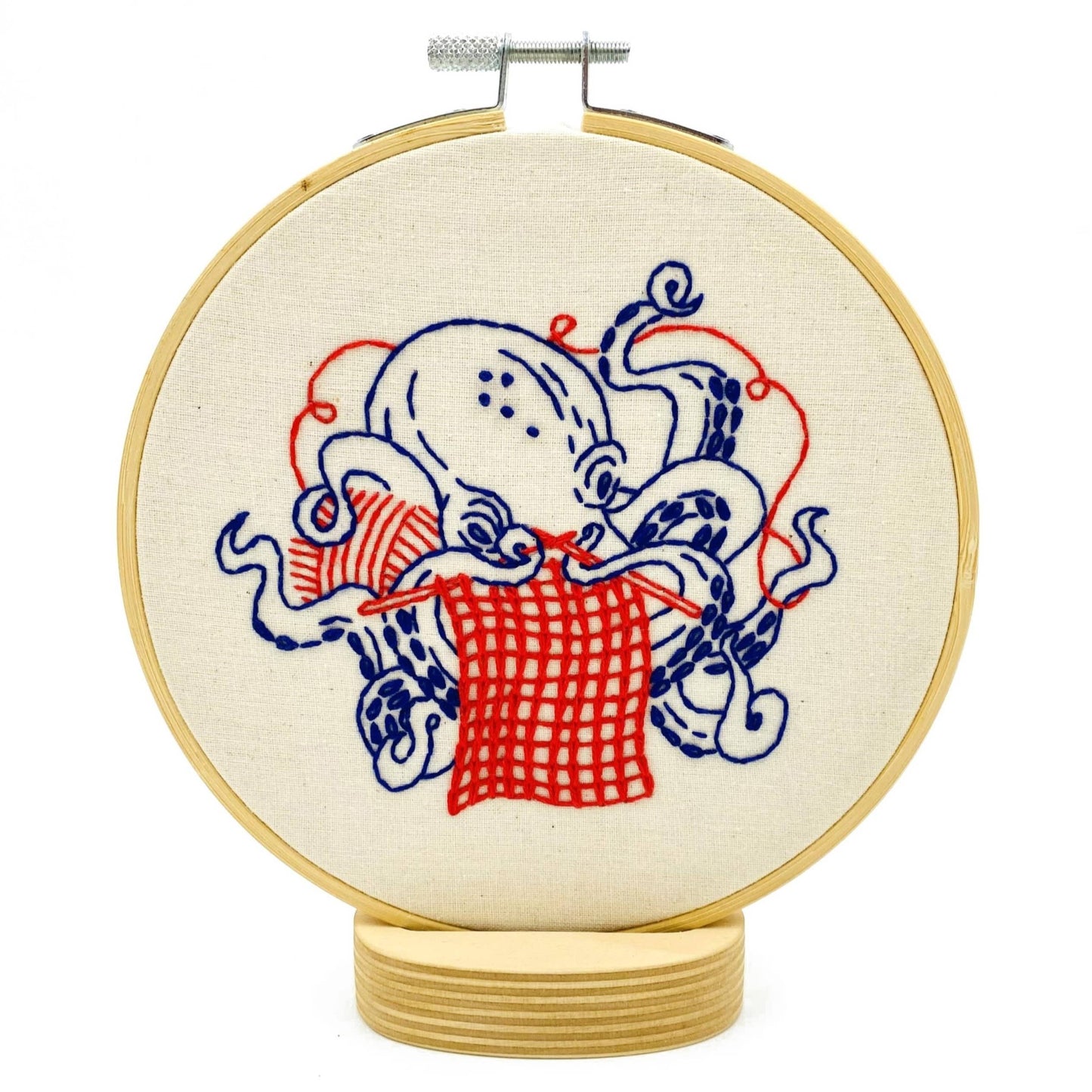 Kuvassa on mustekala-aiheinen kirjontasetti (embroidery kit).