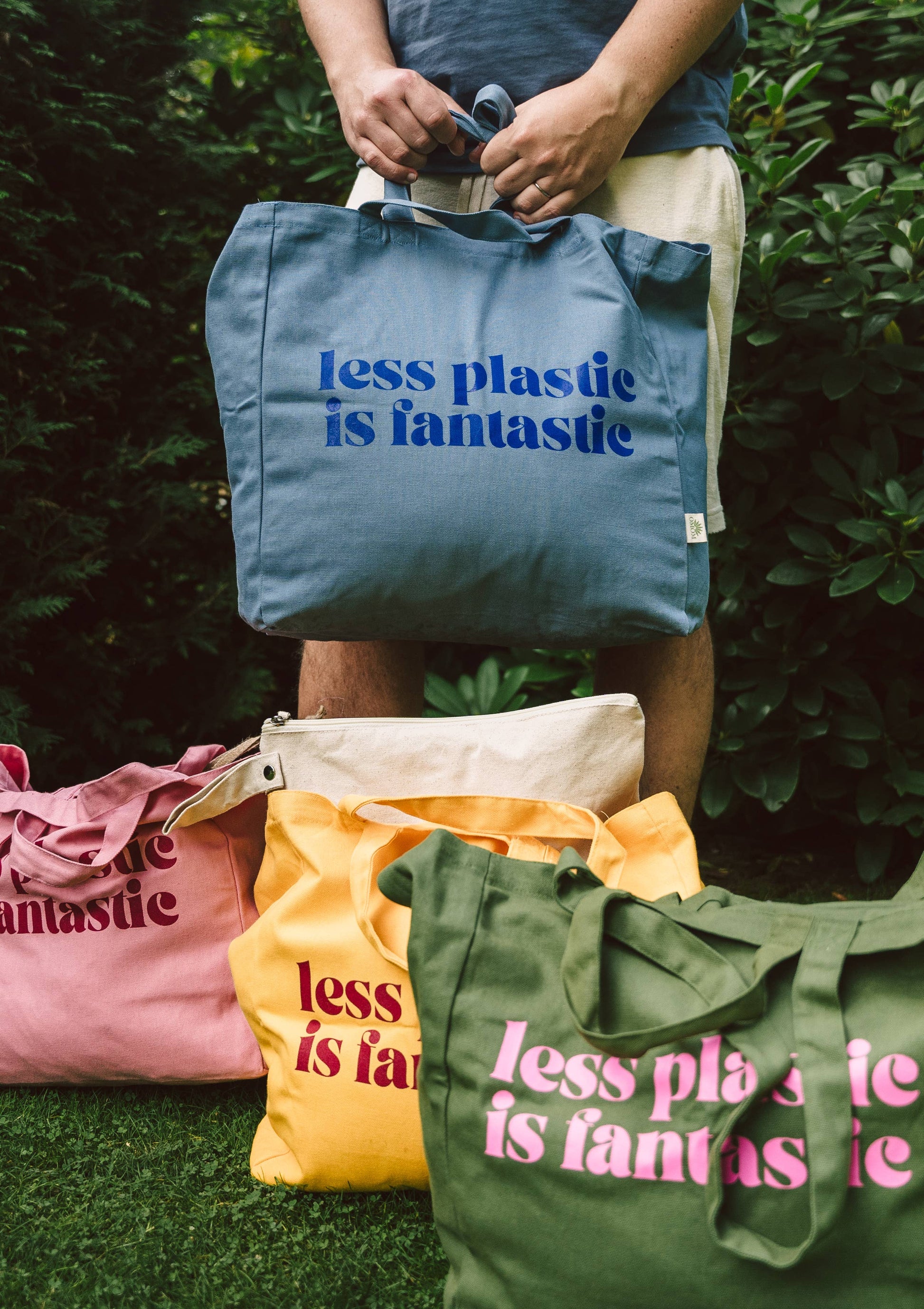 Tilava OMOM Less Plastic -kangaskassi GOTS-sertifioidusta luomupuuvillasta.