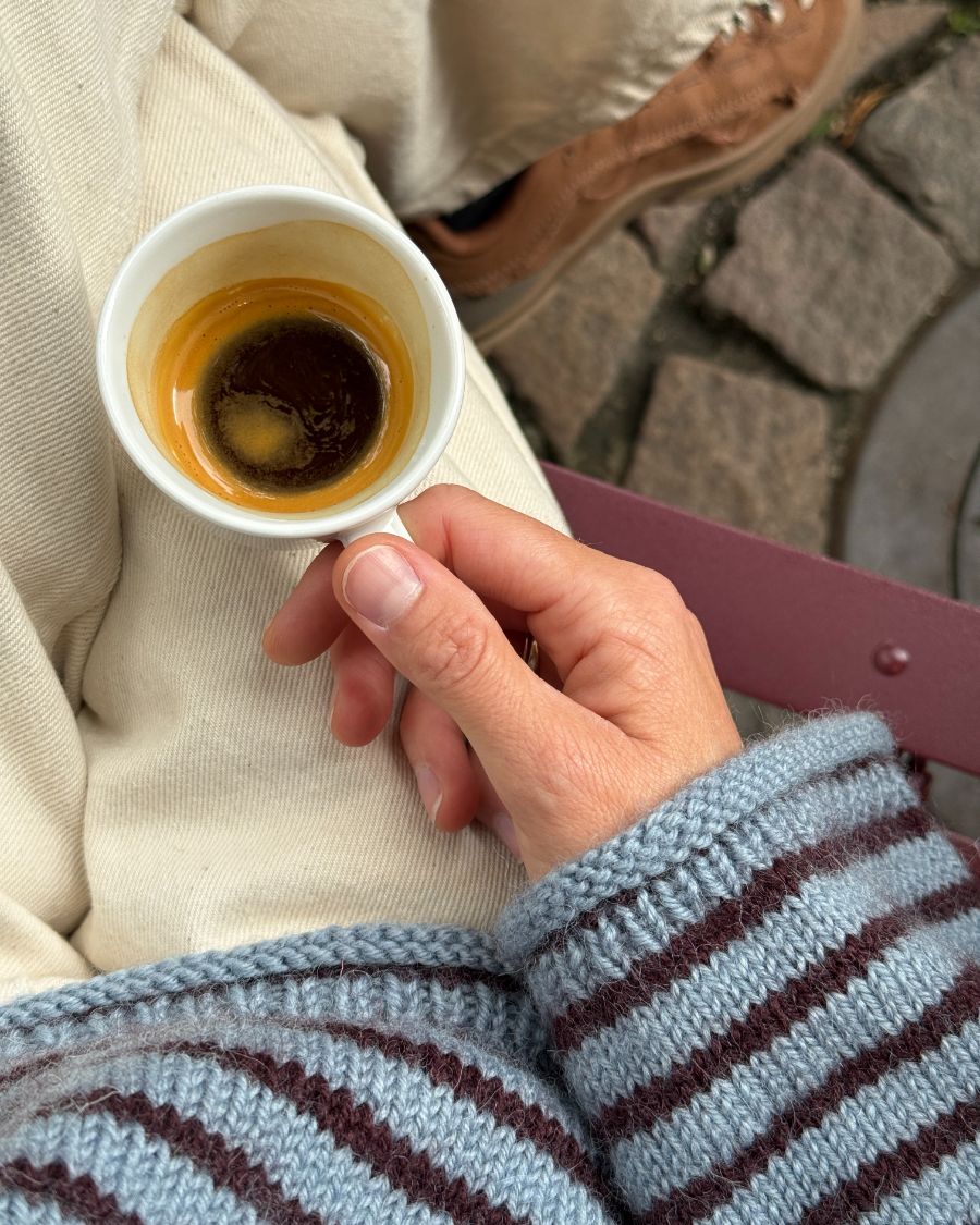 Kuvassa on PetiteKnit Frankie Sweater -neule (ohje).