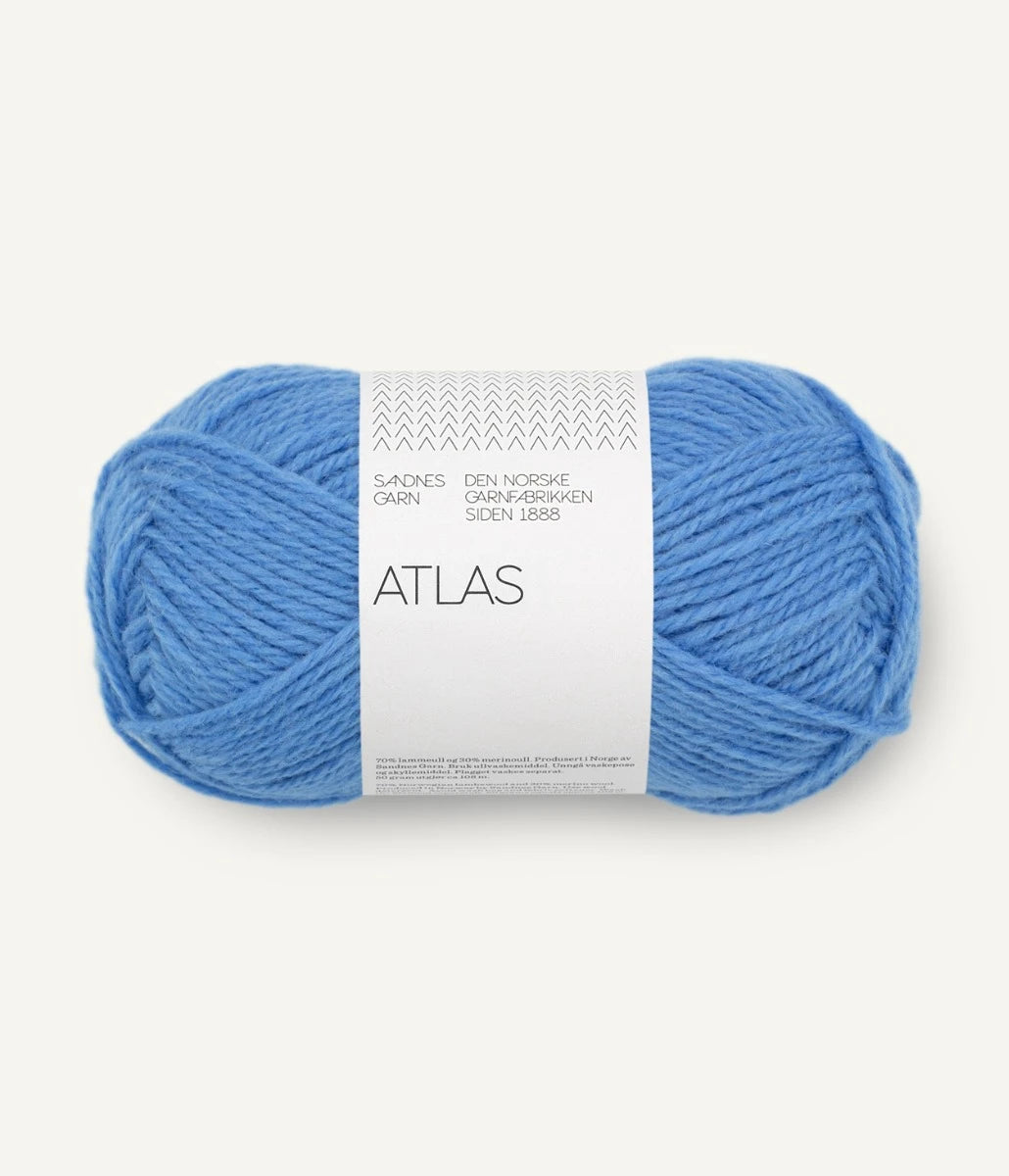 Kuvassa on Sandnes Garn Atlas -lanka (yarn) värissä Provance Blue.