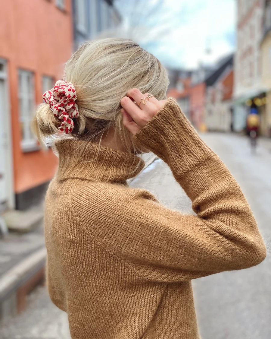 Kuvassa on PetiteKnit Caramel Sweater -neuleohje (pattern).