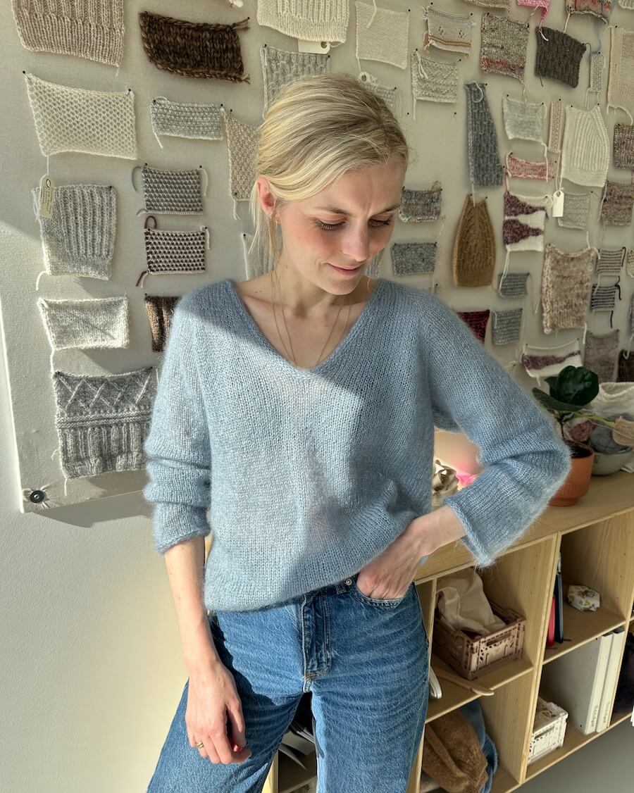 Kuvassa on PetiteKnit Cumulus Blouse -neuleen ohje (pattern).