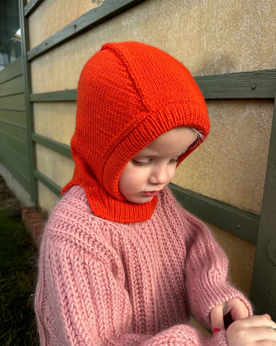 PetiteKnit Everyday Balaclava lasten balaclava neulottuna punaisesta langasta