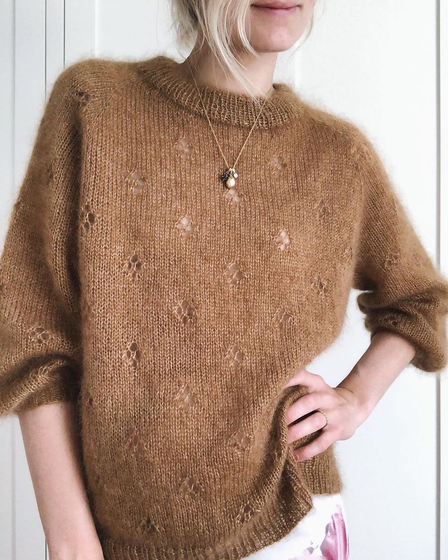 Kuvassa on PetiteKnit Fortune Sweater -neuleen ohje (Armi Yarns).