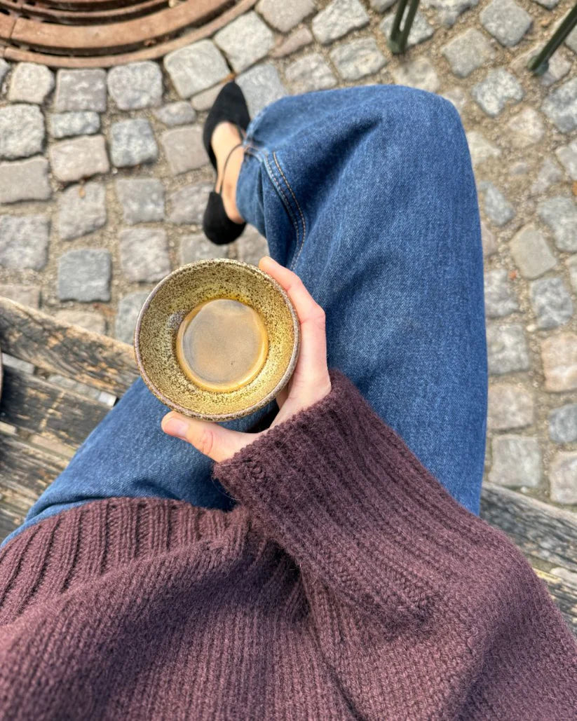 Kuvassa on PetiteKnit Hannah Sweater V-neck -neuleen ohje (pattern).