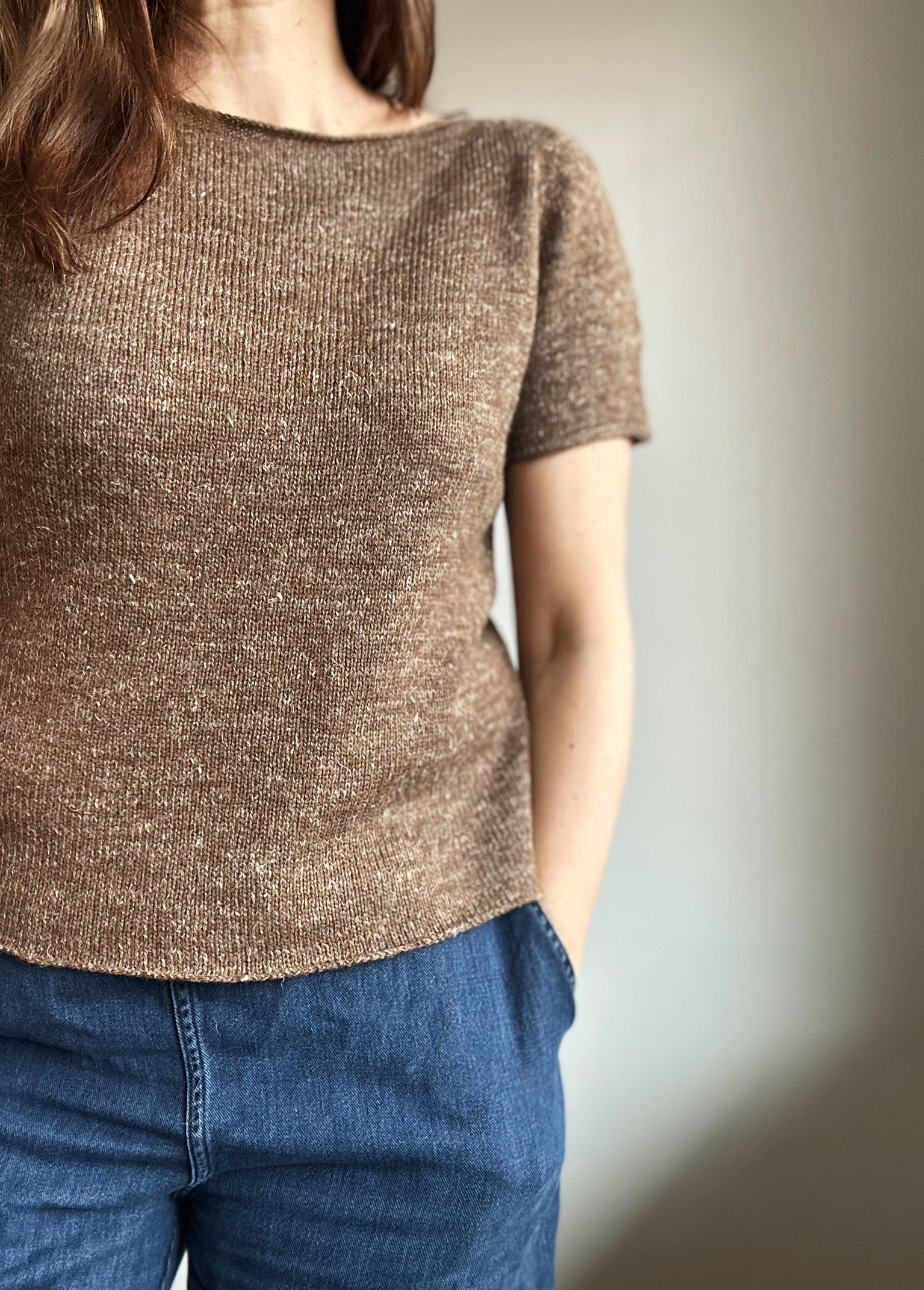 Kuvassa on PetiteKnit Ivy Tee -neule ja sen ohje (pattern).
