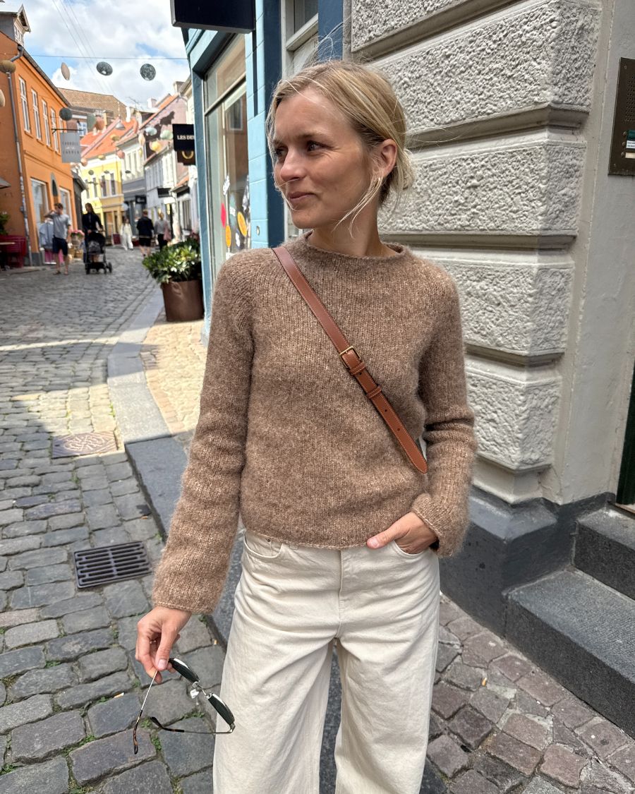 Kuvassa on PetiteKnit Ivy sweater -neuleohje (pattern)