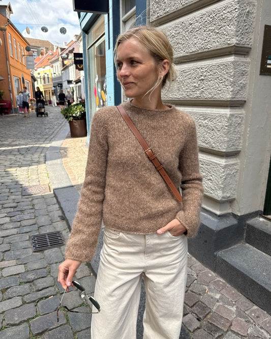 Kuvassa on PetiteKnit Ivy sweater -neuleohje (pattern)