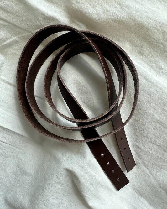 Kuvassa on PetiteKnit Leather strap (nahkainen olkahihna) for Florence Bag.