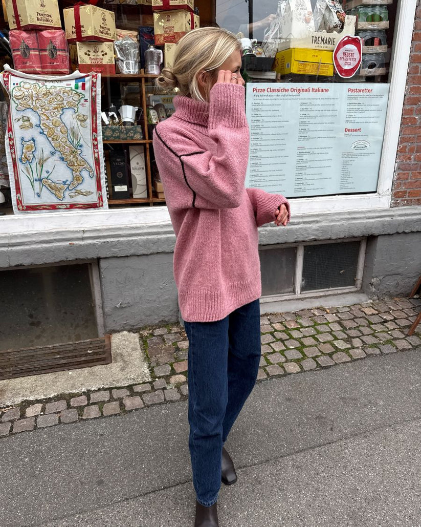 Kuvassa on PetiteKnit Linea Sweater -neuleen ohje (pattern).