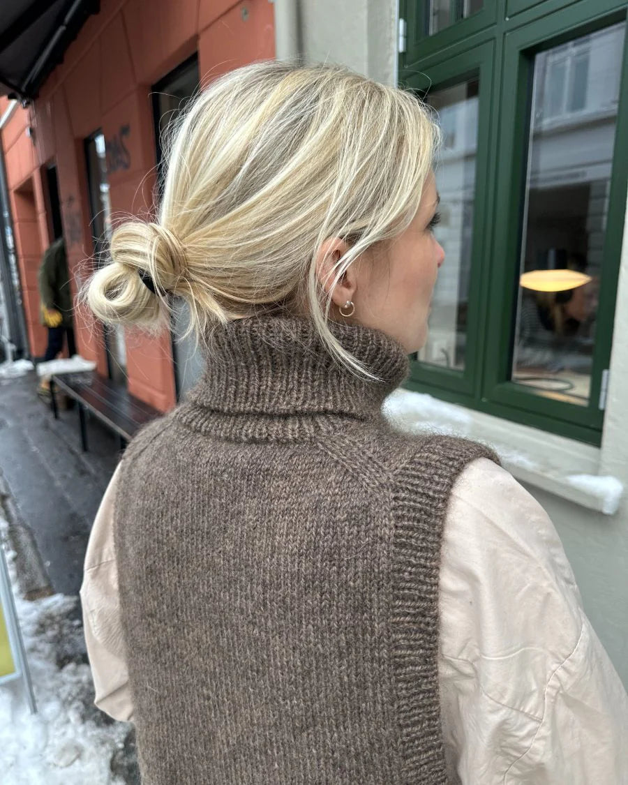 Kuvassa on PetiteKnit Lulu Slipover - Chunky Edition -neuleen ohje (pattern).