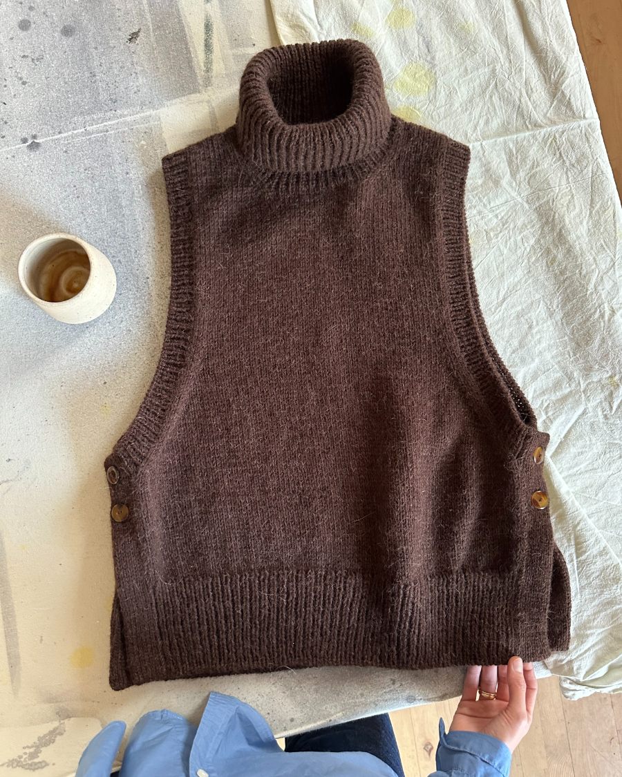 Kuvassa on PetiteKnit Lulu Slipover - Chunky Edition -neuleen ohje (pattern).