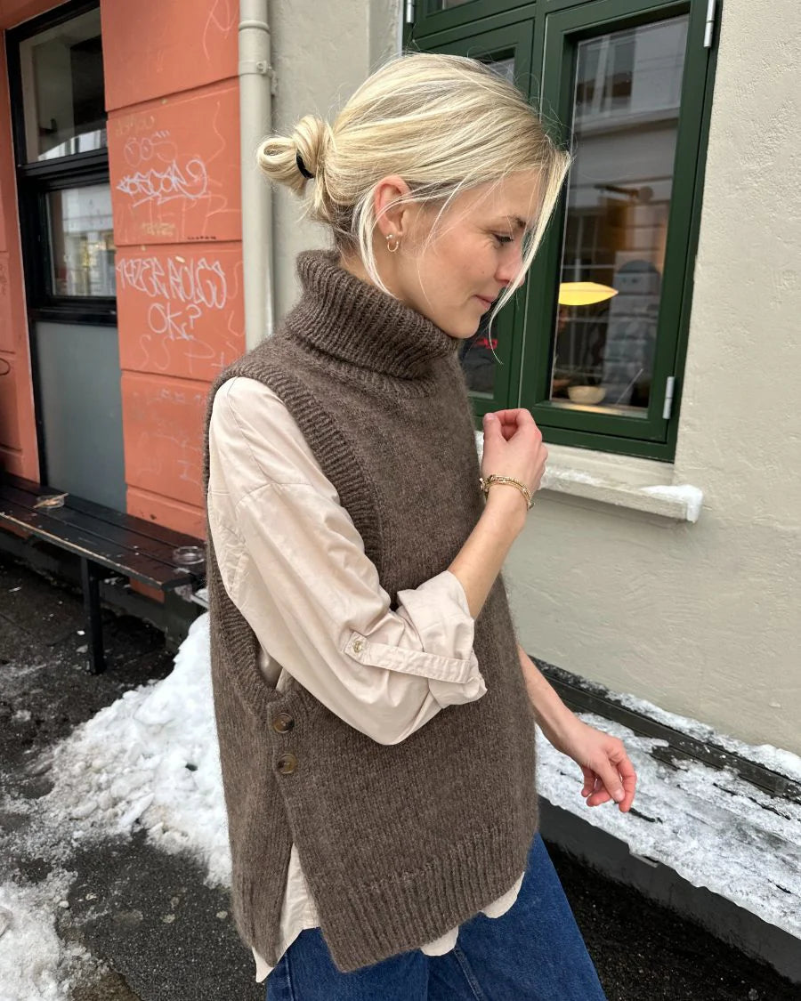 Kuvassa on PetiteKnit Lulu Slipover - Chunky Edition -neuleen ohje (pattern).