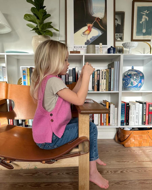 Kuvassa on PetiteKnit Lulu Slipover Junior -neuleen ohje.