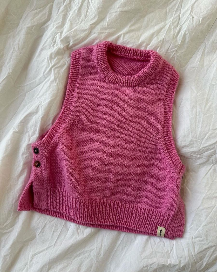 Kuvassa on PetiteKnit Lulu Slipover Junior -neuleen ohje.