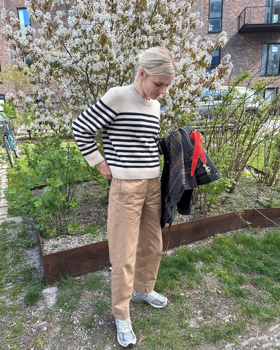 Kuvassa on PetiteKnit Lyon Sweater -neuleen ohje.