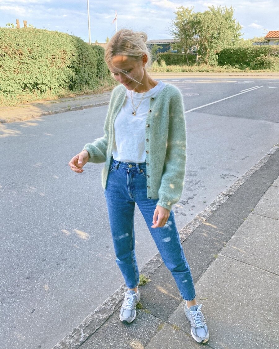 Kuvassa on PetiteKnit Novice Cardigan Mohair Edition -neuleen ohje (pattern).