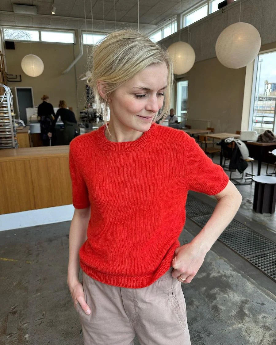 Kuvassa on PetiteKnit Poppy Tee -neuleen ohje (pattern).