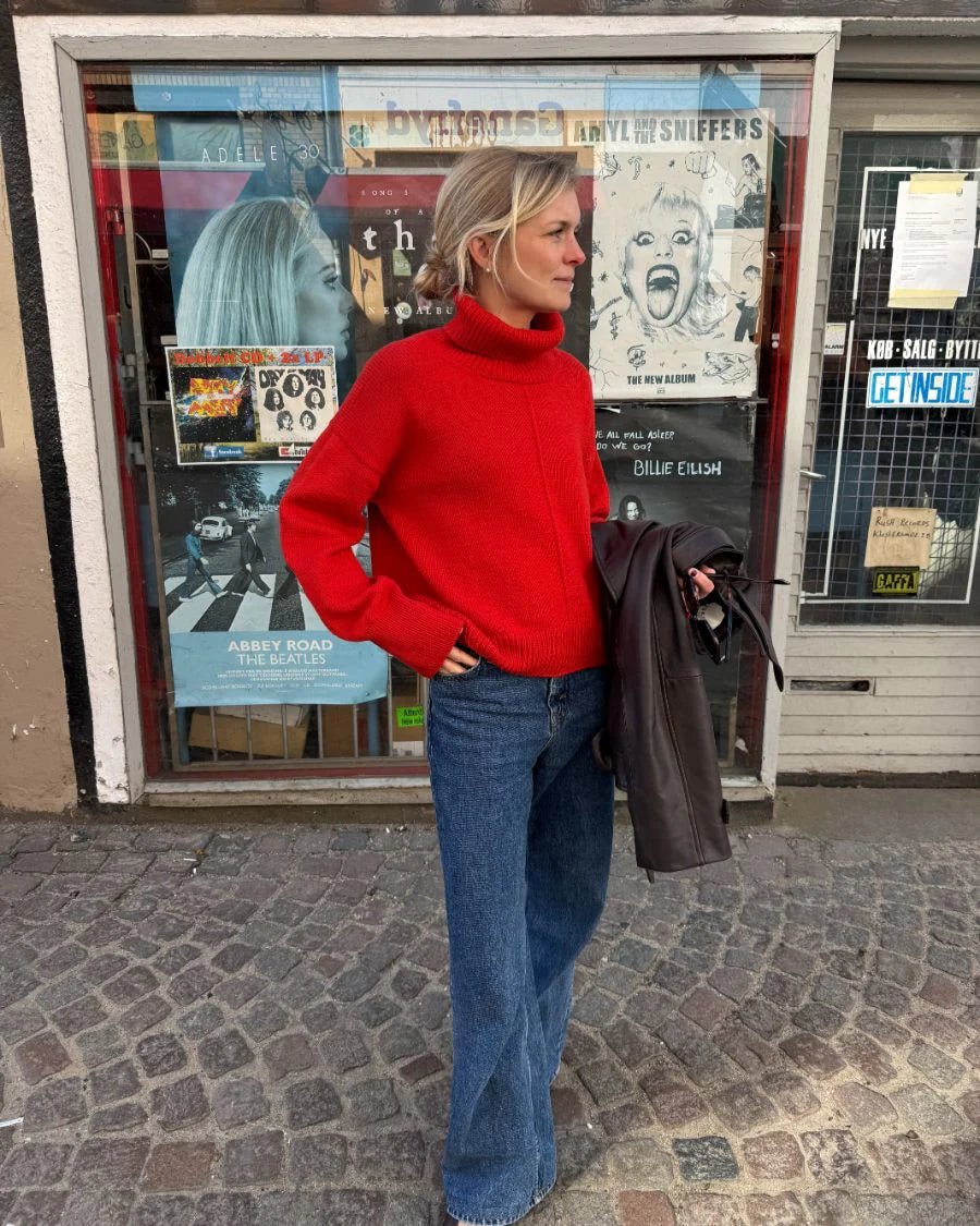 Kuvassa on PetiteKnit Scarlet Sweater -neuleohje (pattern).