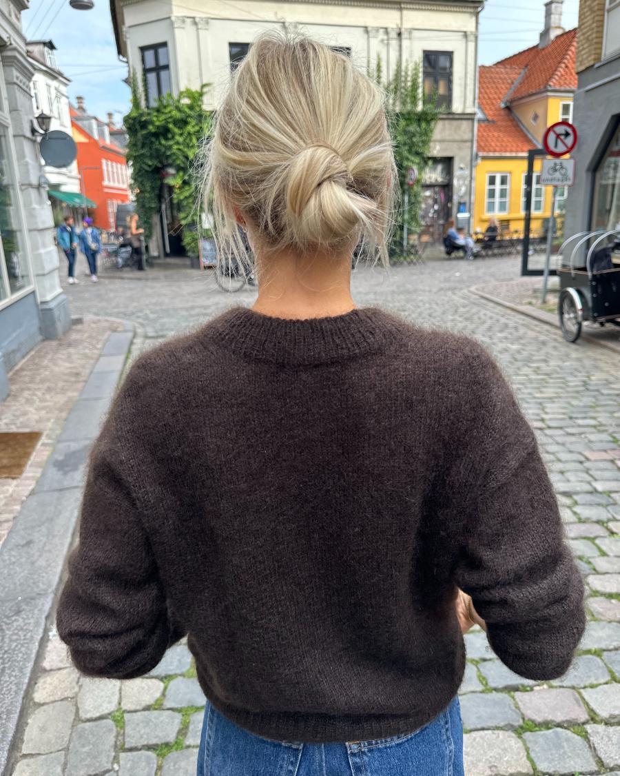 Kuvassa on PetiteKnit Stockholm Sweater -neuleen ohje.