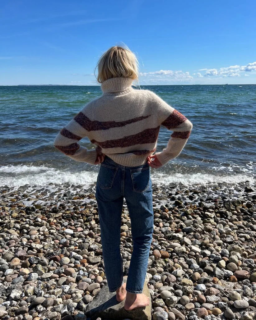 Kuvassa on PetiteKnit Sycamore Sweater -neuleen ohje (pattern).