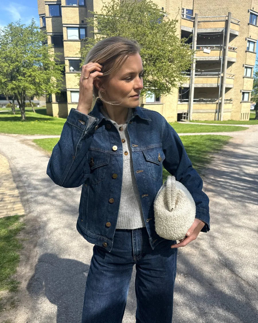 Kuvassa on PetiteKnit Teddy Clutch -laukku ja sen ohje (pattern).