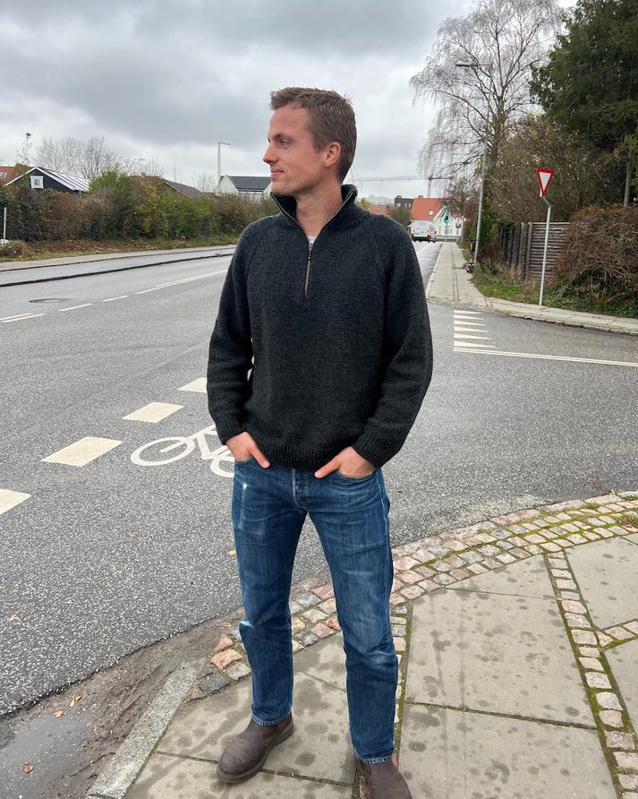 Kuvassa on PetiteKnit Zipper Sweater Light -neuleen ohje (pattern).