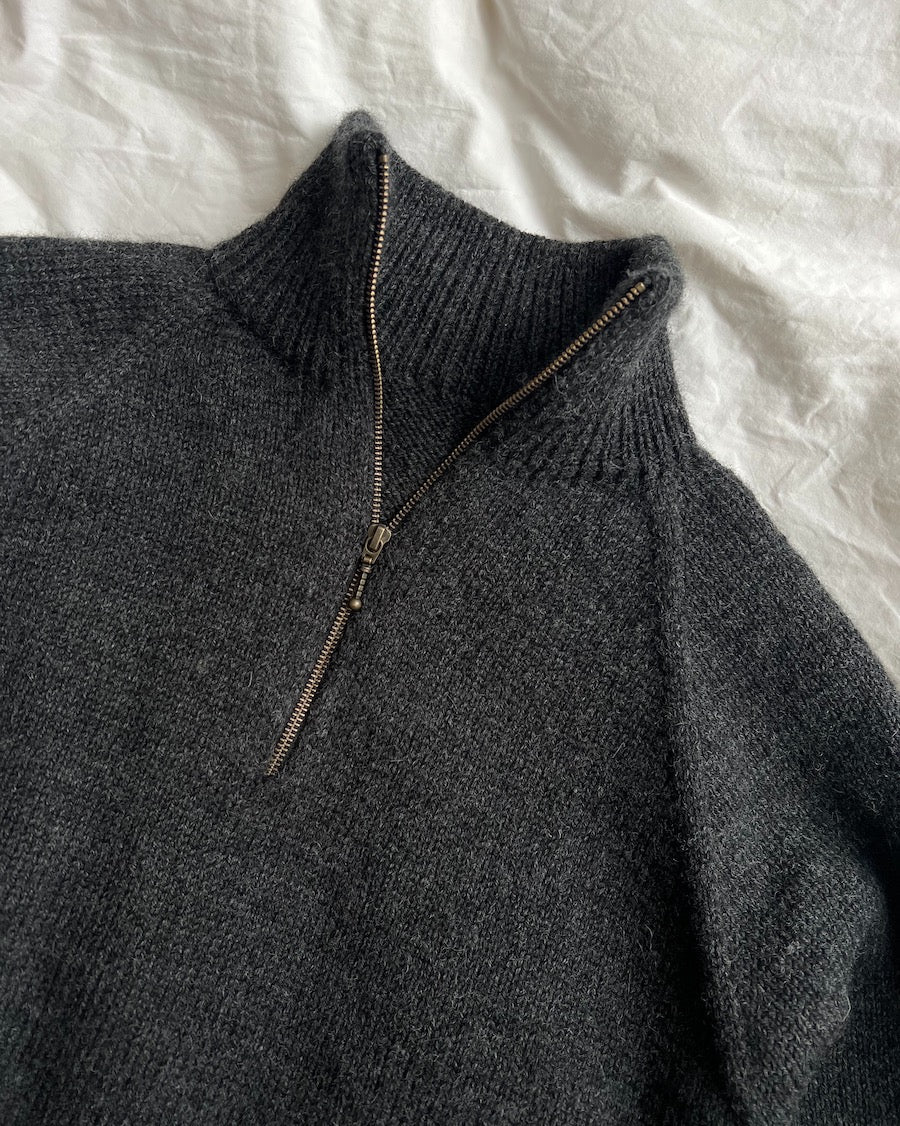 Kuvassa on PetiteKnit Zipper Sweater light -neuleen ohje.