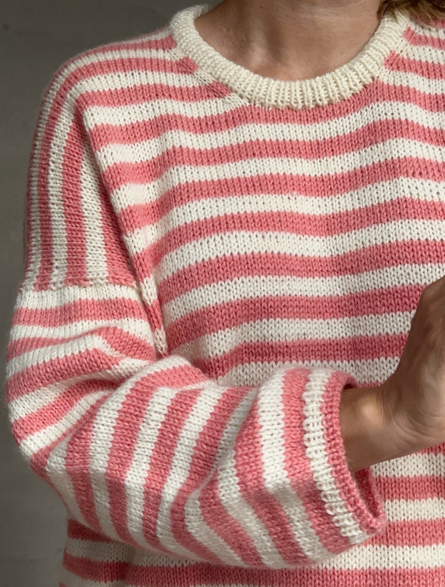 Kuvassa on petiteknit olga sweater.
