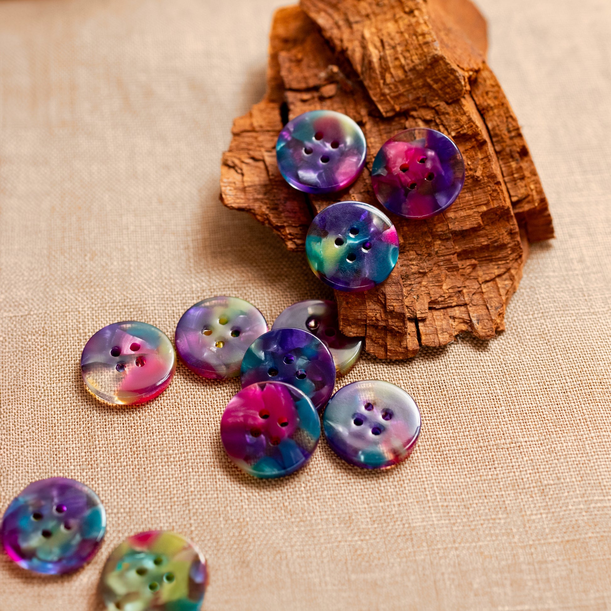 Kuvassa on Pigeon Wishes Faerie -nappeja (buttons).