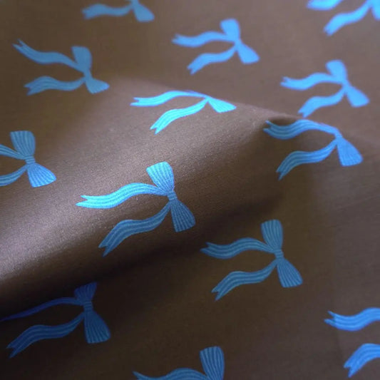 Pigeon Wishes ADORN YOU – Cocoa – kevyt puuvillakangas 0,5 m